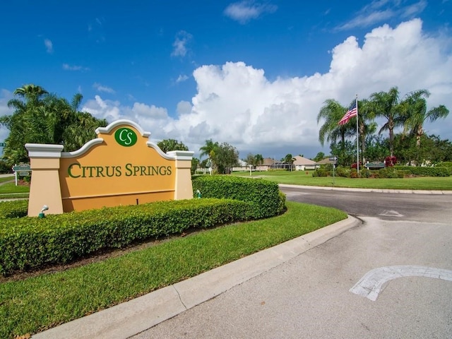 view of community / neighborhood sign