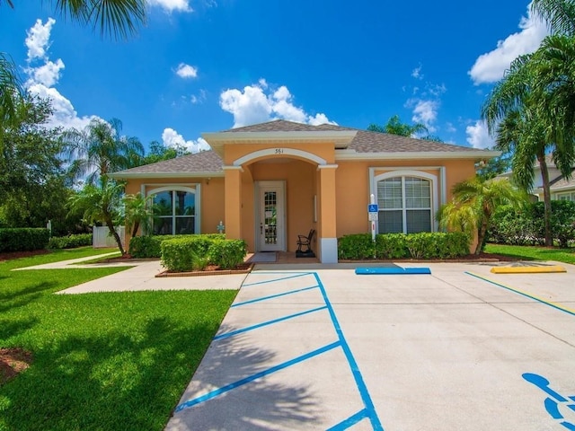 view of front of home with a front lawn