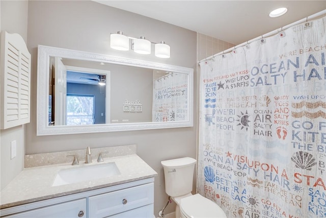 107 W Park Shores Cir Unit 28W, Vero Beach, FL 32963 - bathroom featuring vanity, a ceiling fan, and curtained shower