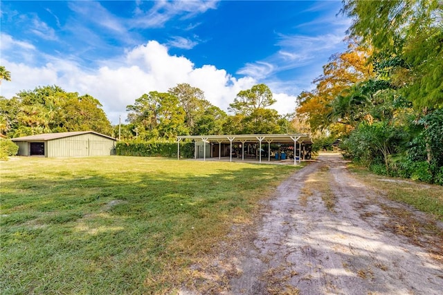 view of yard with an outdoor structure