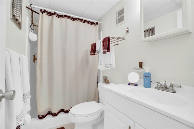 full bathroom featuring visible vents, curtained shower, toilet, and vanity