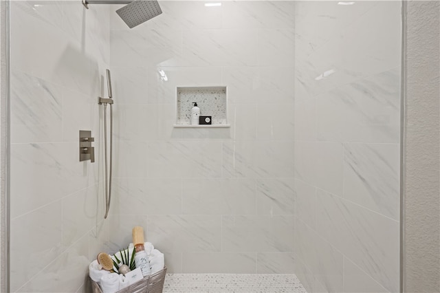 bathroom featuring tiled shower