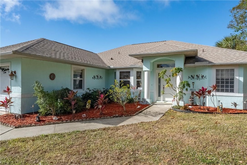 single story home featuring a front yard