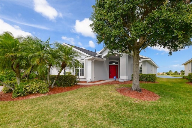 590 Valencia Cir SW, Vero Beach, FL 32968 - view of front of home with a front lawn and stucco siding
