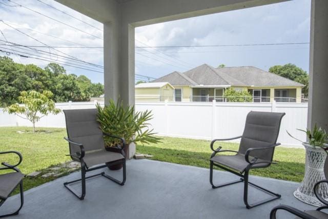 8286 96th Ct, Vero Beach, FL 32967 - view of patio