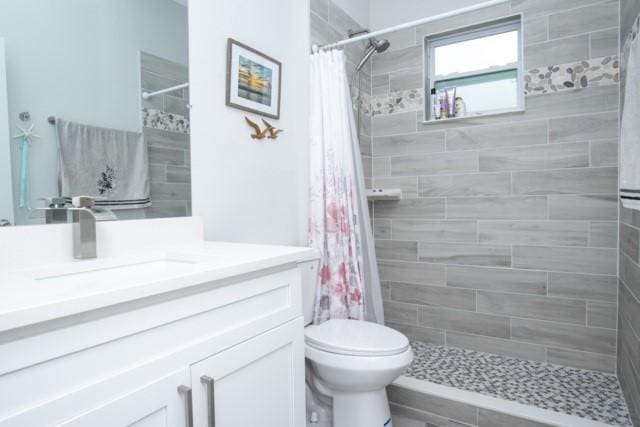 8286 96th Ct, Vero Beach, FL 32967 - full bathroom with vanity, toilet, and tiled shower