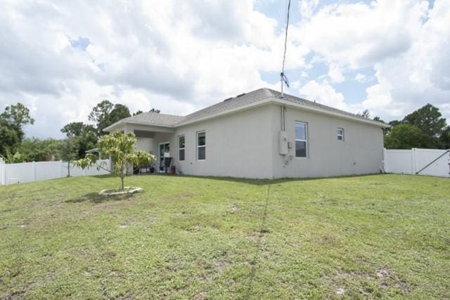 8286 96th Ct, Vero Beach, FL 32967 - back of property featuring stucco siding
