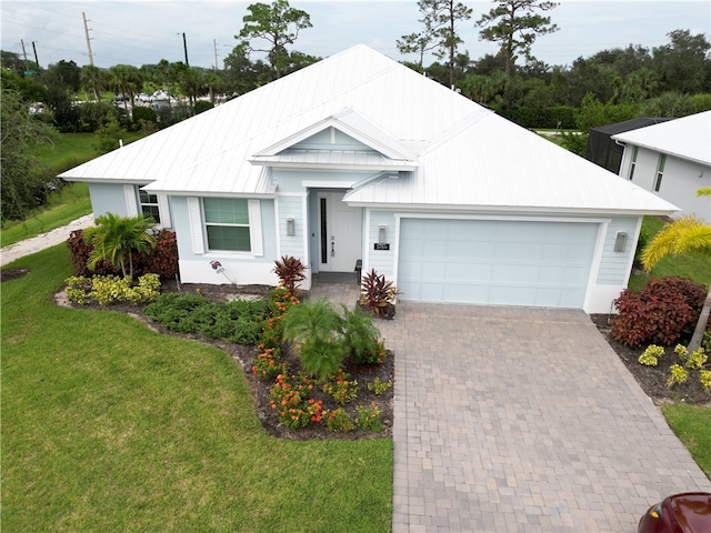 view of front facade with a garage and a front yard