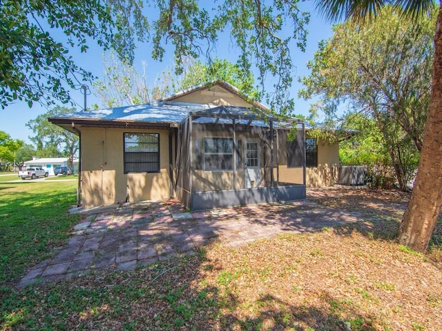 1626 4th Ct, Vero Beach, FL 32960 - back of property featuring a lawn