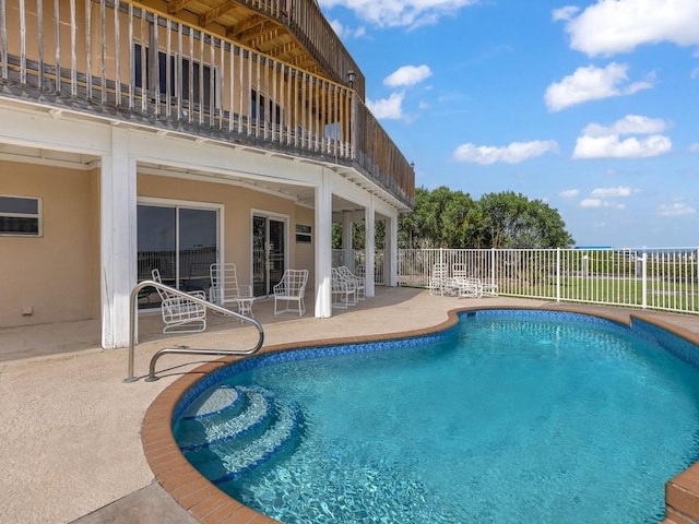 8820 44th Ave, Sebastian, FL 32958 - view of swimming pool featuring a patio