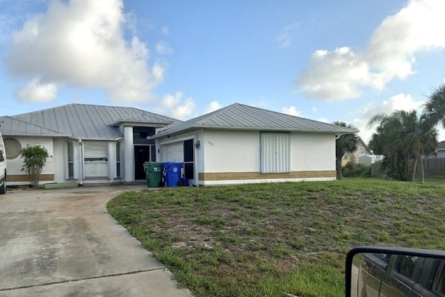 view of side of property featuring a garage and a lawn