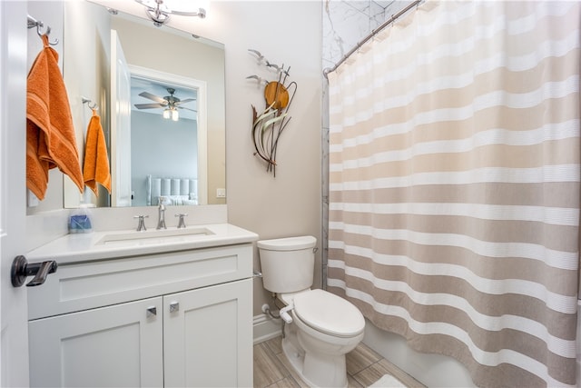 bathroom with a shower with curtain, vanity, ceiling fan, and toilet