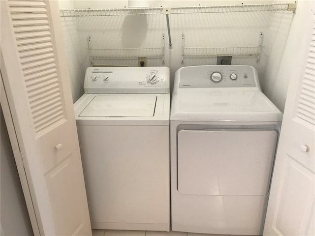 laundry room with washer and clothes dryer