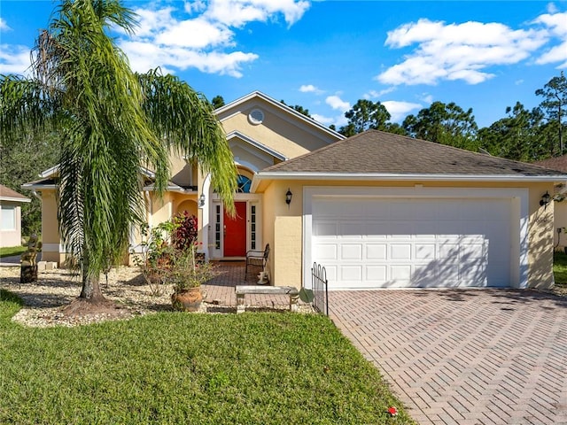 view of front of home featuring a front yard and a garage