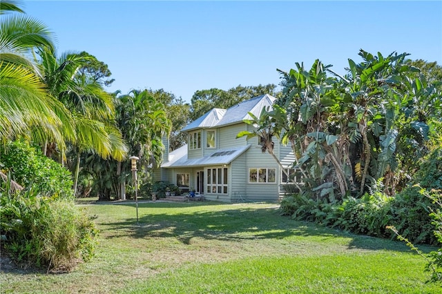 back of house featuring a yard