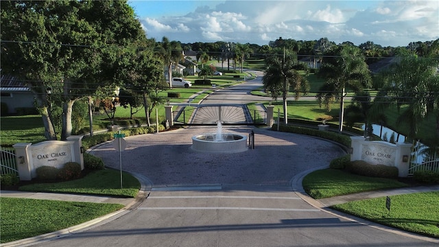 view of property's community featuring a yard