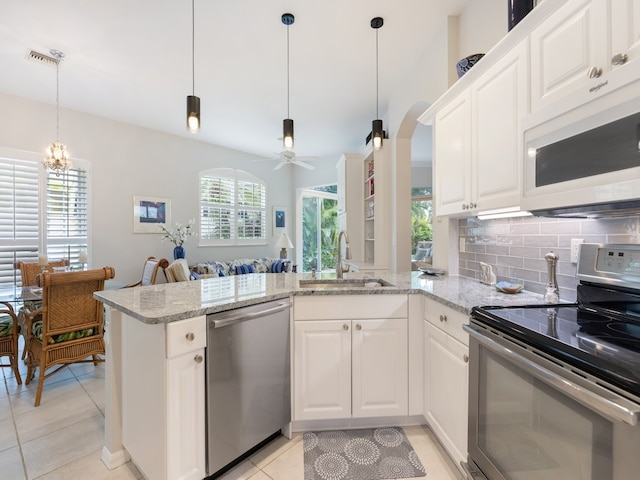 kitchen featuring plenty of natural light, sink, kitchen peninsula, and stainless steel appliances