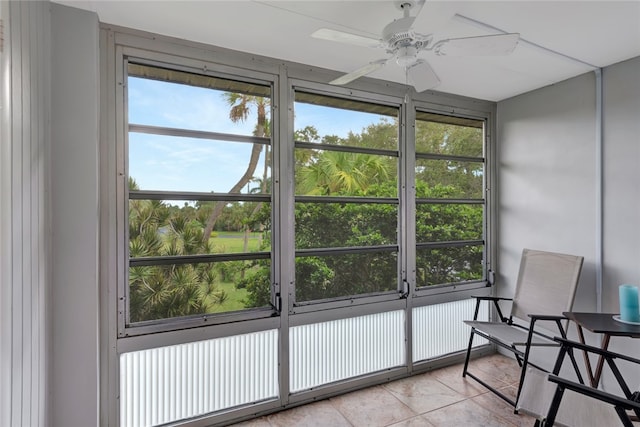 sunroom / solarium with ceiling fan