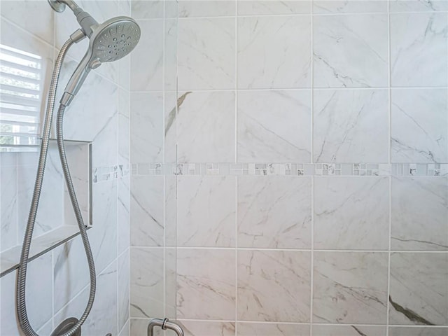 2284 Timberlake Cir, Vero Beach, FL 32966 - full bathroom with a tile shower