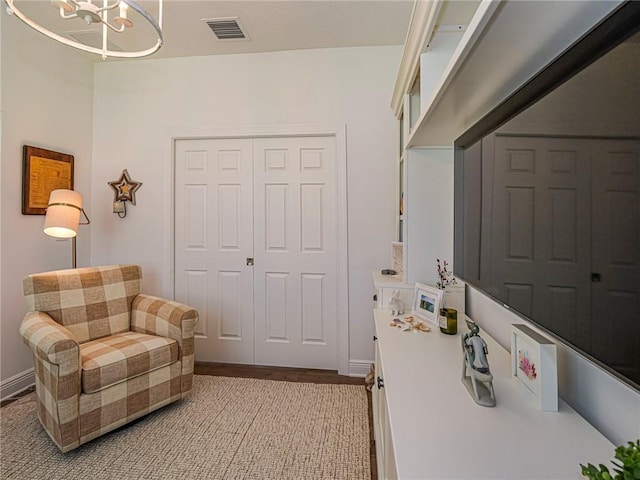 2284 Timberlake Cir, Vero Beach, FL 32966 - living area featuring a chandelier and wood finished floors