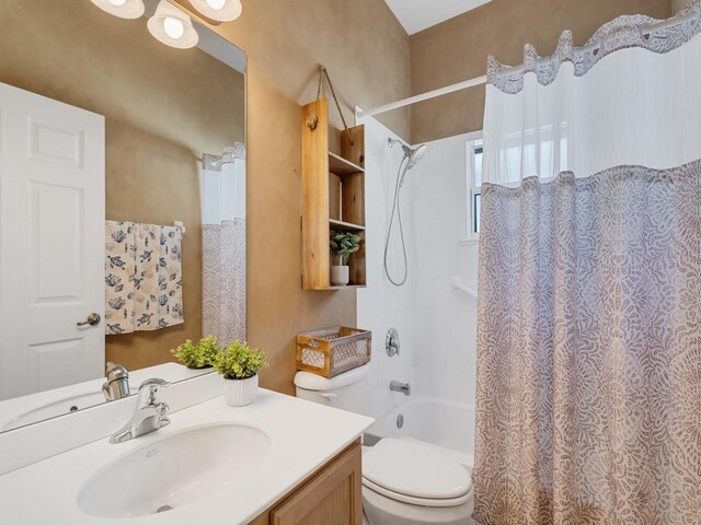 7639 15th Ln, Vero Beach, FL 32966 - full bath featuring toilet, vanity, and shower / bath combination with curtain