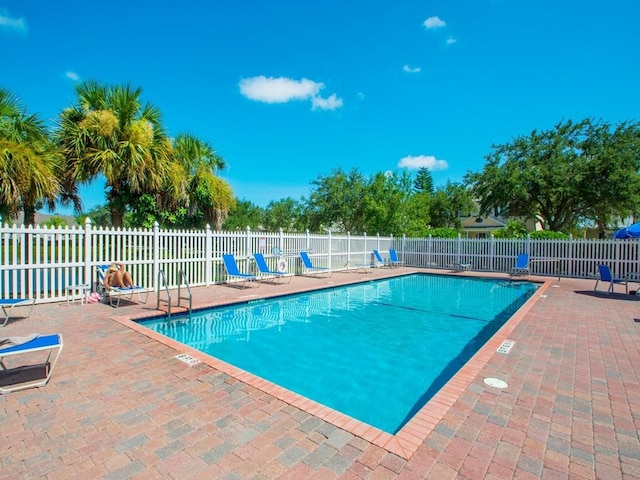 7639 15th Ln, Vero Beach, FL 32966 - community pool with a patio area