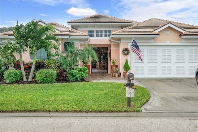 view of front of house featuring a front lawn