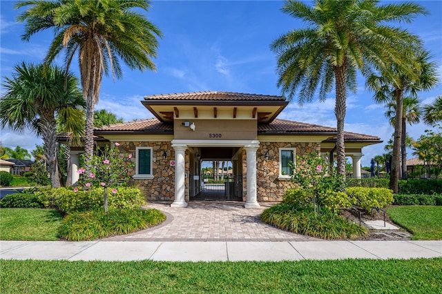 view of mediterranean / spanish-style house