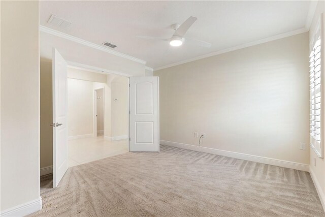 carpeted living room featuring ceiling fan and crown molding