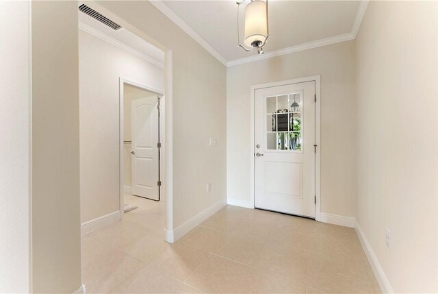 carpeted entrance foyer with a wealth of natural light, ceiling fan, and crown molding