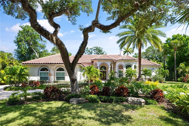 540 Marbrisa Dr, Vero Beach, FL 32963 - mediterranean / spanish-style house featuring stucco siding, a tile roof, and a front yard