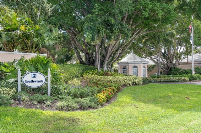 community sign featuring a lawn