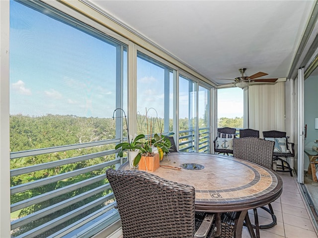 sunroom featuring ceiling fan