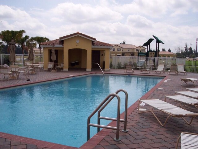 1073 Cheval Dr, Vero Beach, FL 32960 - community pool with a patio