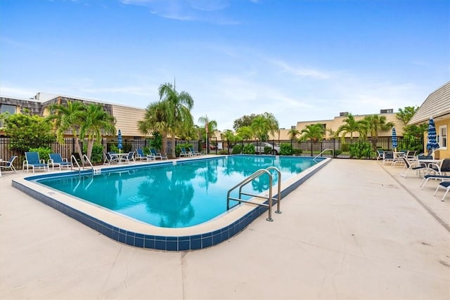 1170 6th Ave Unit 9D, Vero Beach, FL 32960 - community pool with a patio