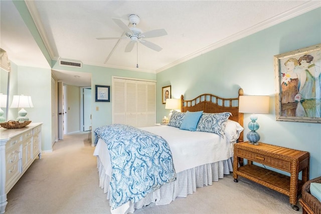 bedroom featuring crown molding, light carpet, ceiling fan, and a closet