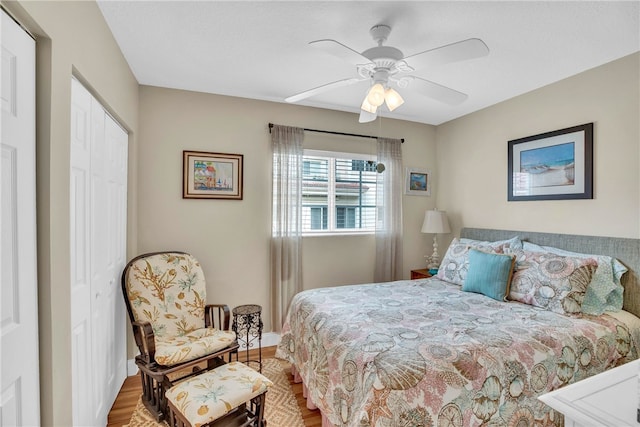 bedroom with hardwood / wood-style flooring, ceiling fan, and a closet