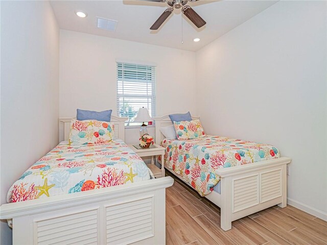 bedroom with visible vents, baseboards, ceiling fan, recessed lighting, and light wood-style flooring