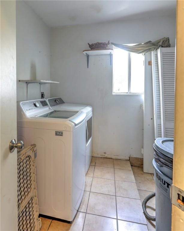 laundry area featuring laundry area, light tile patterned floors, and independent washer and dryer