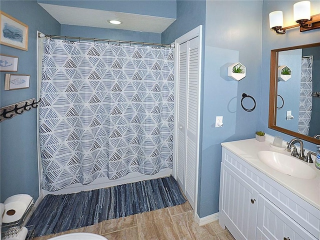 1910 Westminster Cir Unit 14-1, Vero Beach, FL 32966 - bathroom with vanity, toilet, and curtained shower