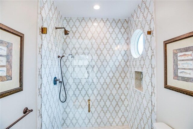 110 Mariner Beach Ln, Vero Beach, FL 32963 - bathroom featuring toilet, a tile shower, and recessed lighting
