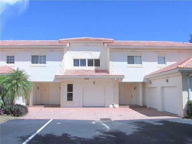 576 7th Sq Unit 202, Vero Beach, FL 32962 - photo 2