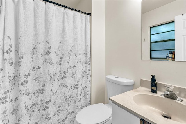 426 12th St SW, Vero Beach, FL 32962 - full bath with vanity, toilet, and curtained shower