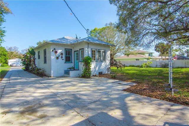 view of front of home with a front yard