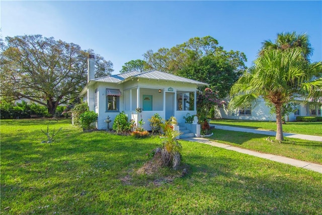 view of front of house with a front lawn