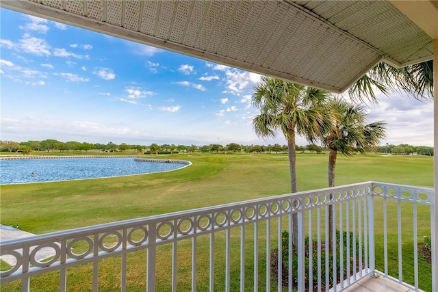 1725 Victoria Cir, Vero Beach, FL 32967 - balcony featuring a water view