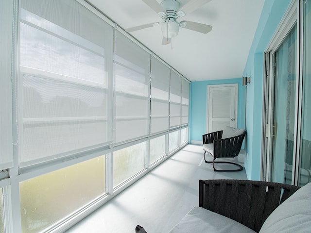 sunroom with a ceiling fan