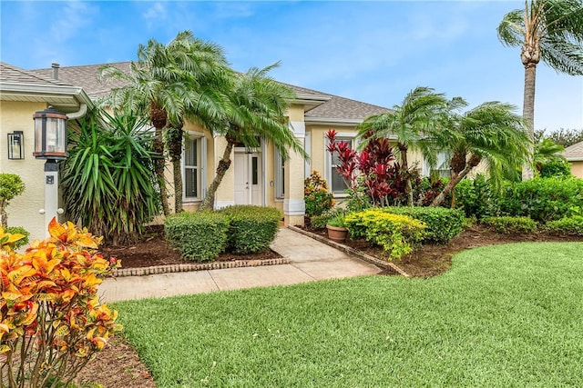 view of front of property with a front yard