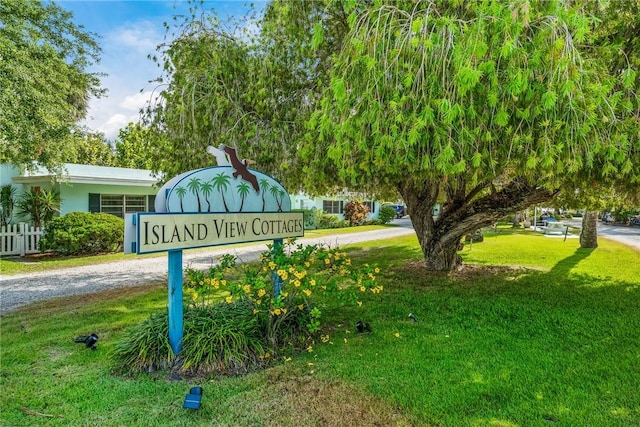 community sign featuring a lawn