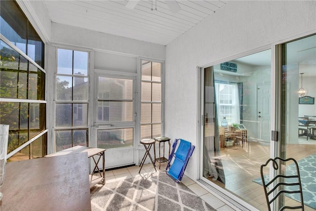 sunroom / solarium with ceiling fan